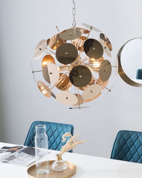 Dekorative Hängeleuchte mit runden Schirmen und filigranem Design für den Innenbereich