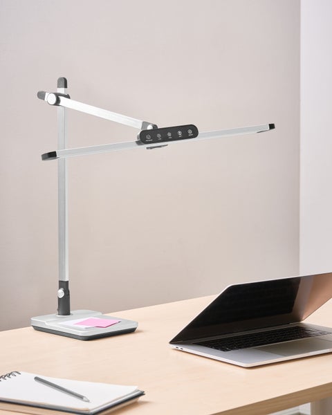 Silberne Schreibtischleuchte mit verstellbarem Arm