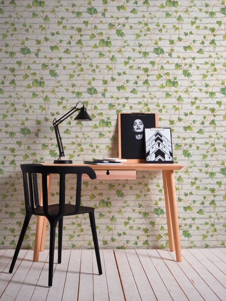 Detailansicht einer Blumenvase mit gewellter Oberfläche