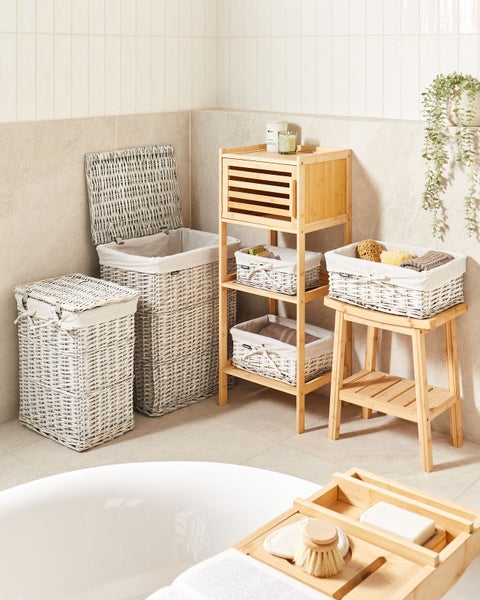 Nahaufnahme von Lärchenzweigen