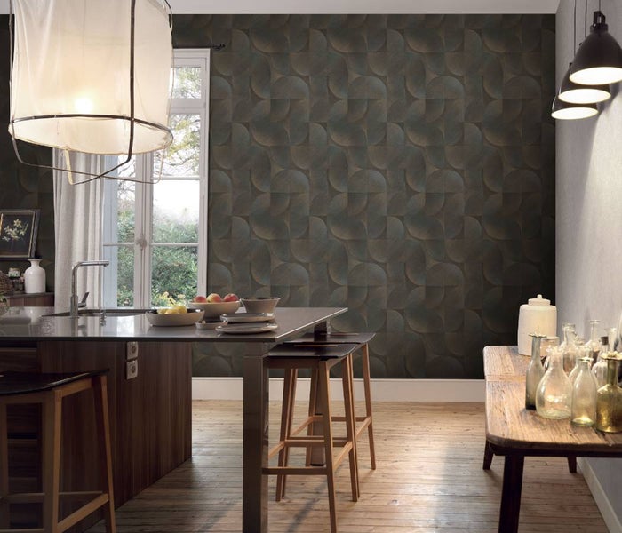 Tischdecke mit verschiedenen Motiven und Pflegehinweisen: waschbar bis 40 Grad, nicht bleichen, nicht bügeln, nicht chemisch reinigen