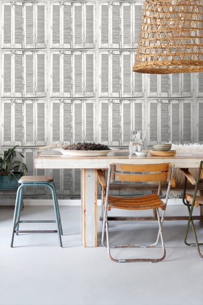 ESTAhome Tapete verwitterte, französische, vintage Fensterläden Hellgrau und Weiß - 53 cm x 10.05 m - 138882