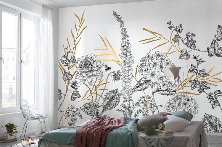 Schlafzimmer mit floraler Wandtapete mit Pflanzenmotiv