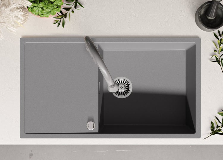 Spüle mit Abtropffläche und Armatur, Aufsicht