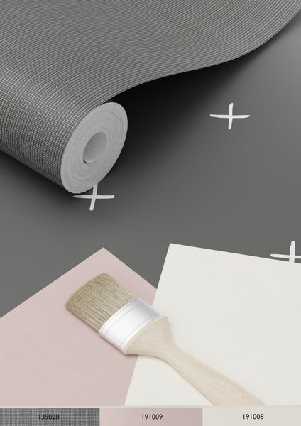 Tapetenrolle mit Farbfeldern und Pinsel