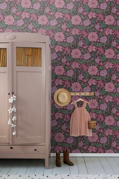 ESTAhome Tapete Blumenmuster Bonbonrosa, Lila und Grün - 50 x 900 cm - 131128