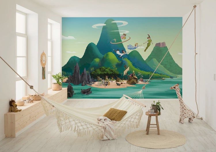 Raumgestaltung mit Hängematte, Beistelltisch und Wandbild mit Peter Pan Motiven