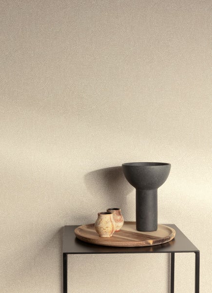 Dekorativer Zierstrauch mit roten Blüten im Garten.