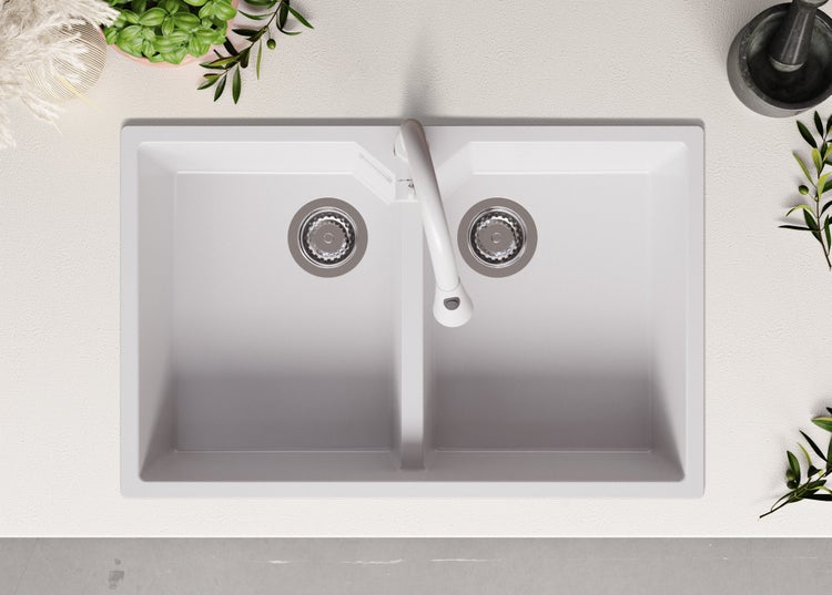 Spültisch mit zwei Becken und Armatur, Aufsicht