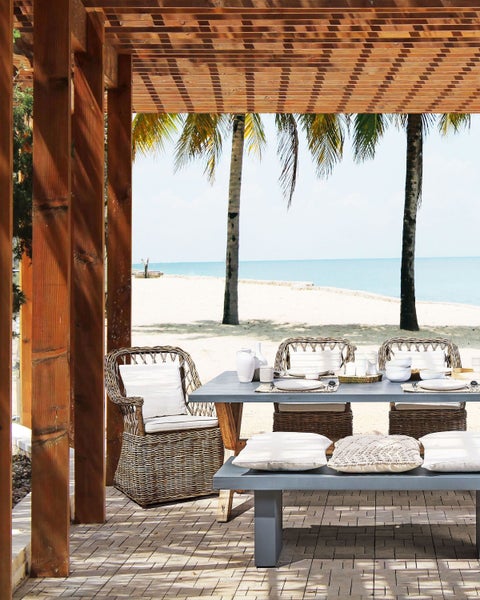 Sessel aus Rattan mit Sitz- und Rückenkissen