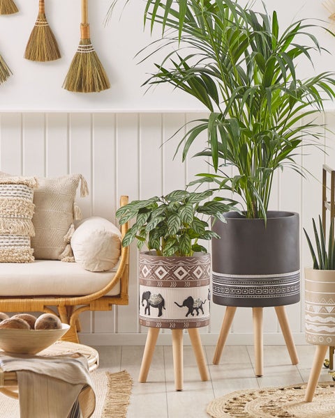 Pflanzenständer braun / beige Elefantenmotiv mit Holzbeinen 55 cm ACHILIO