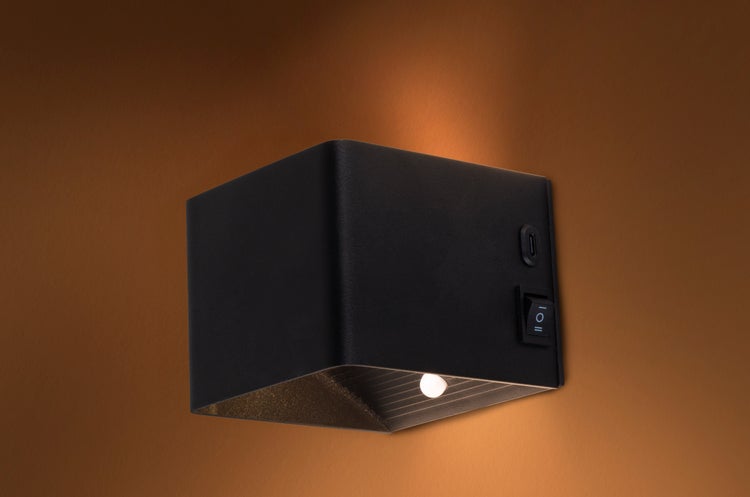 Akku-Wand-Leuchte CUBE magnetisch, ca 10 x 10 cm, aus schwarzem Metall, mit Bewegungssensor
