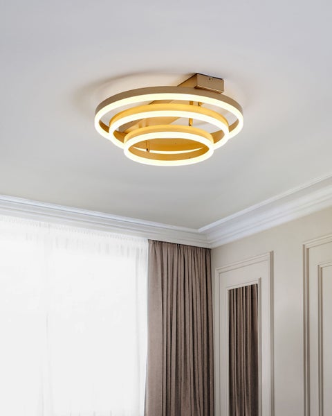 Deckenleuchte mit drei Ringen im modernen Stil