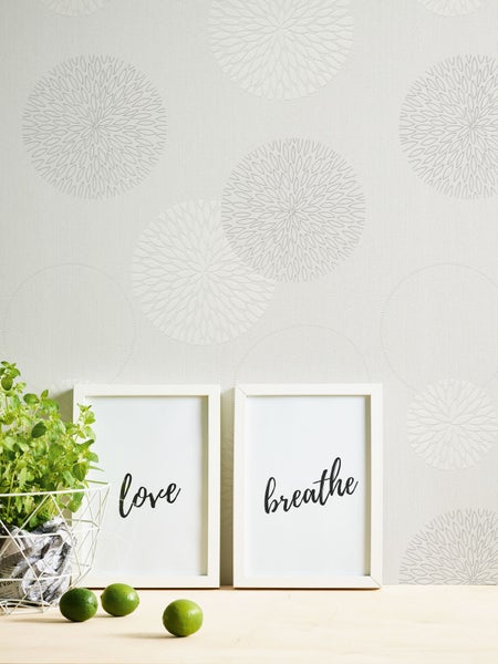 Gabionenbank mit Metallgestell und Sitzfläche