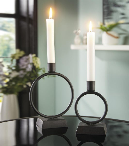 Dekoleidenschaft 2x Stabkerzenhalter Ring aus Metall, matt schwarz, 14 + 19 cm hoch, Kerzenhalter für Tafelkerzen, Kerzenständer