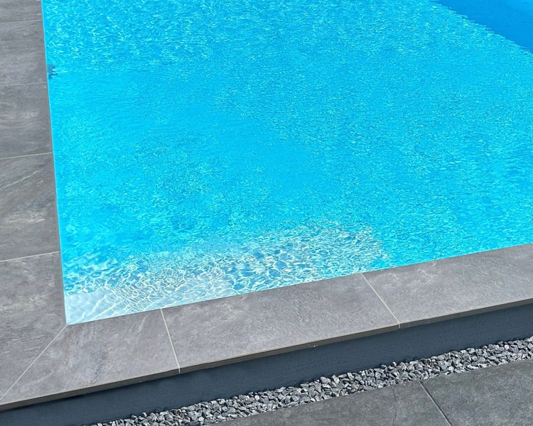 Wohnrausch Keramik Poolumrandung Beckenrandstein ANTRACITE, 60 x 30 x 3 cm, 1 Rundkante, dunkelgrau