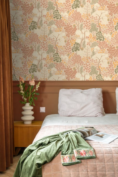 ESTAhome Tapete Bäumen und Blumen Beige, Terrakotta und Grün - 50 x 900 cm - 131186