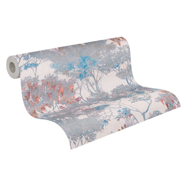 Küche mit Küchenschränken, Spüle und Warmwasserbereiter