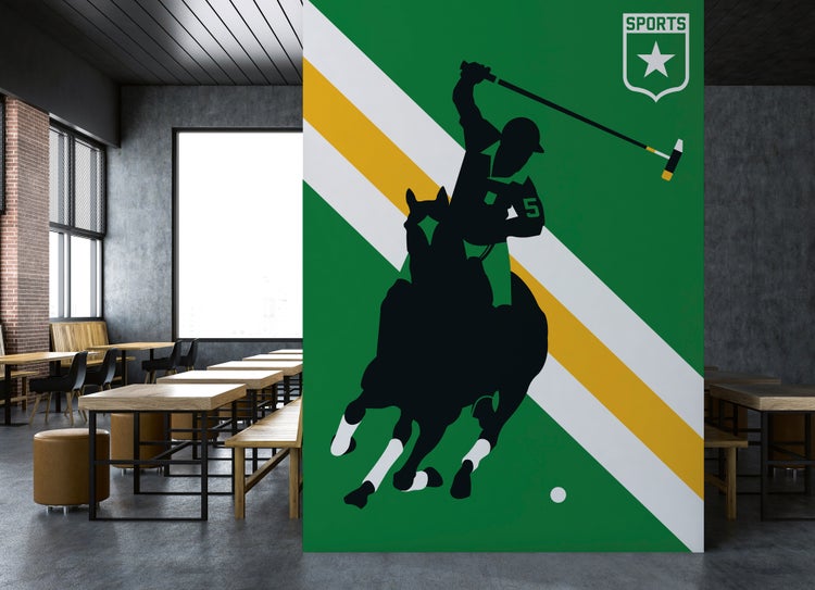 Fototapete mit Polospieler-Motiv in einem modernen Raum mit Holztischen, Bänken und Wänden in Betonoptik im Industrie-Stil.