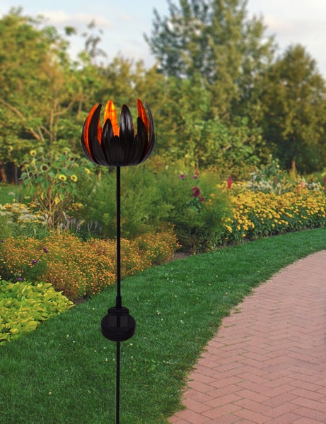 Dekorative Solarleuchte in Blumenform für den Garten
