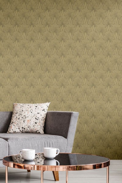 Drei blutrote Waldrebenblüten zwischen grünen Blättern.