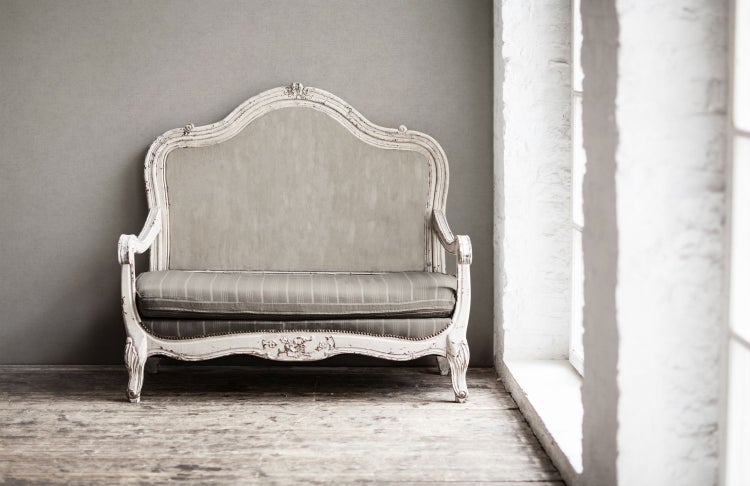 Moderne Deckenleuchte mit zwei linearen LED-Leuchten