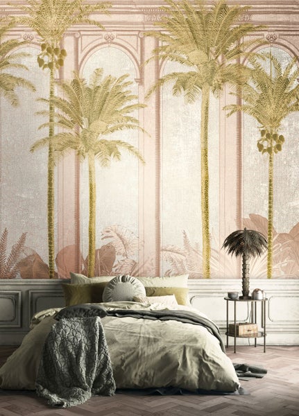 Heller Eingangsbereich mit Treppe, Türen und Garderobe