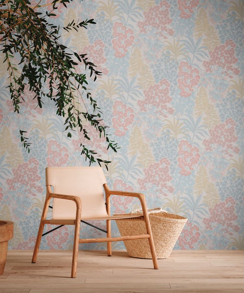 Tapetenrolle mit Pflanzenmuster
