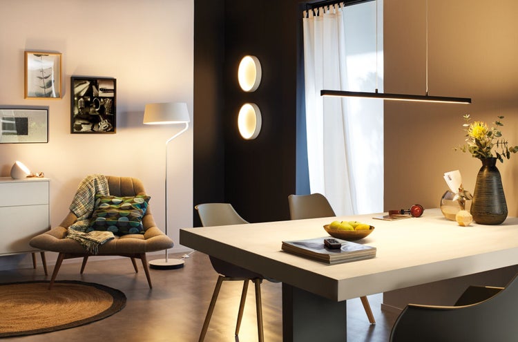 Vorwandelement für WC mit Betätigungsplatte und Befestigungsmaterial