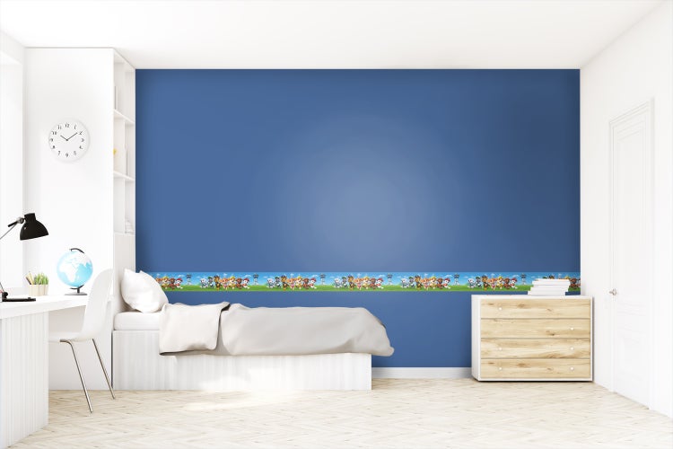 Ein Kinderzimmer mit einem an der Wand angebrachten Bordüre mit Paw Patrol-Motiv.