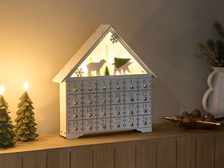 Weihnachtlicher Adventskalender in Hausform mit 24 nummerierten Schubladen, Bäumen und Bären
