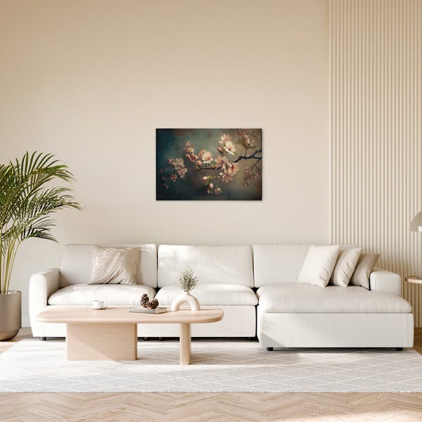 Wohnzimmer mit Sofa und Wandbild mit Blumenmotiv