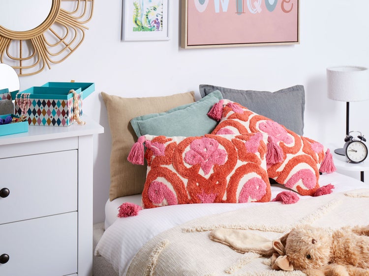 Blütenstände der Canna Pflanze im Detail.