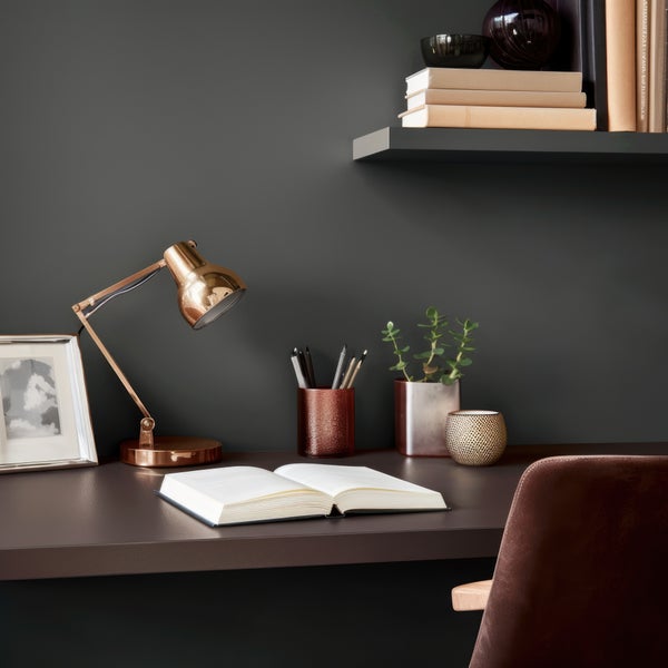 MissPompadour abwaschbare Wandfarbe 1L Schwarz mit Schiefer - hohe Deckkraft und Ergiebigkeit - matte, scheuerbeständige Innenfarbe - geruchsarm, wasserbasiert, atmungsaktiv - Die Nützliche