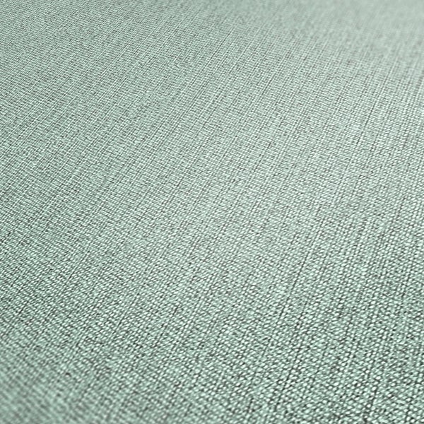 Schreibtisch mit Lampe, Stuhl und Dekoration für Arbeitszimmer oder Büro.