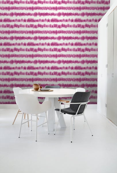 ESTAhome Tapete horizontale Tie-Dye Shibori Streifen Tiefrosa und Weiß - 53 cm x 10.05 m - 148688