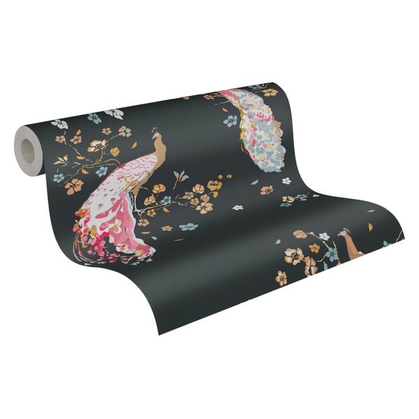 Heller, offener Wohnraum mit Esstisch, Stühlen und großen Fenstern für ein modernes Wohngefühl.