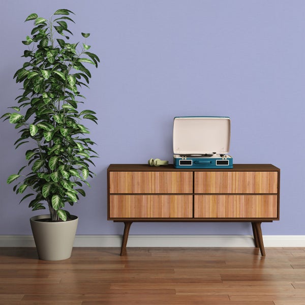 Zwei graue Eurobehälter aus Kunststoff, die übereinander gestapelt sind und von Händen mit farbigen Rahmen versehen werden.