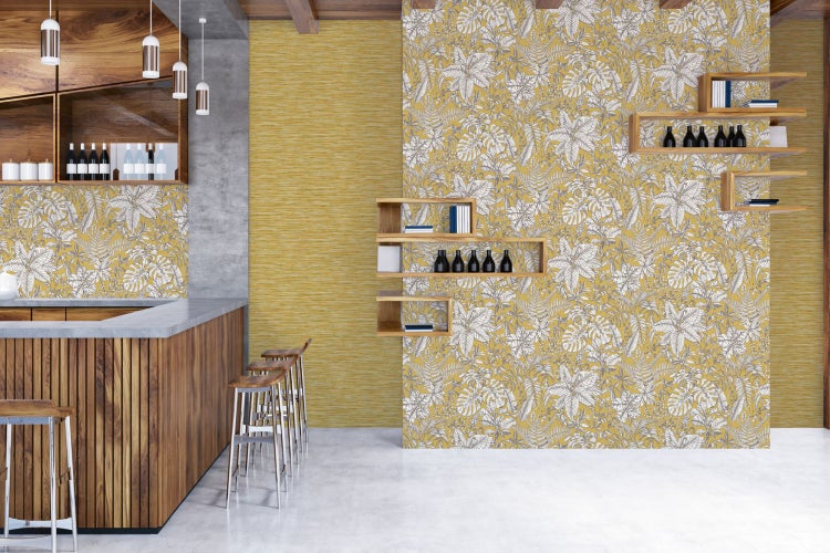 Szene mit Bar, Regalen und floral gemusterter Tapete für eine dekorative Raumgestaltung