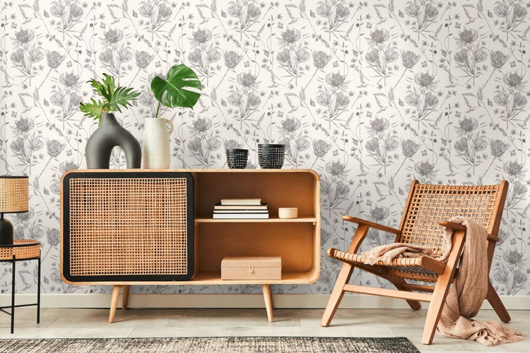 Wandgestaltung mit Blumenmuster und Vasen