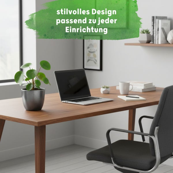 Moderner Arbeitsplatz mit Holzschreibtisch, Laptop und Bürostuhl. Text: stilvolles Design passend zu jeder Einrichtung.