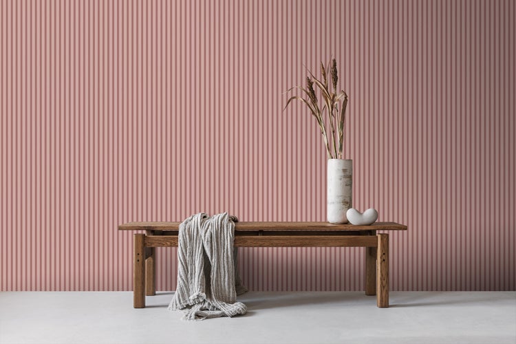 Kinderzimmer mit Dekoleiter, Stofftieren und Spielzeug in einem geflochtenen Korb