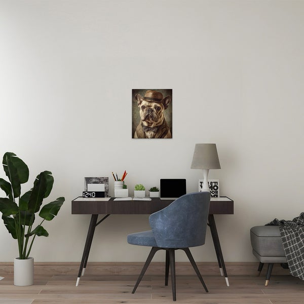 Dekoratives Zimmer mit Schreibtisch, Stuhl, Pflanze und gerahmtem Bild eines Hundes mit Hut