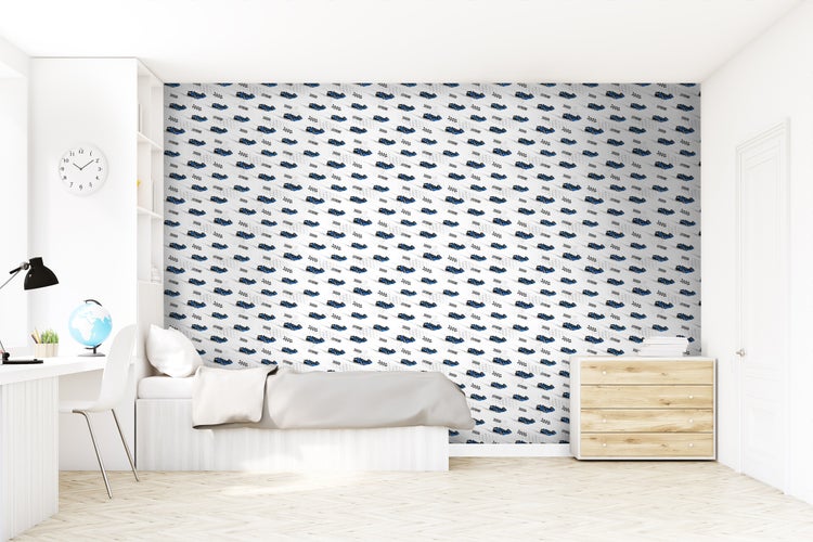 Kinderzimmer mit Autobahn-Tapete, Bett und spielendem Kind