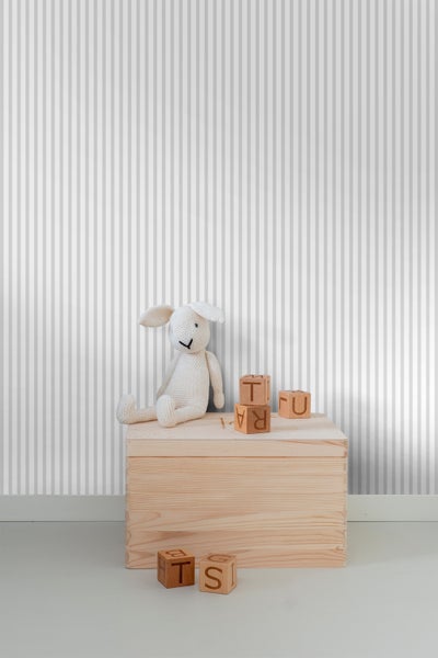 Tapetenrolle mit Streifenmuster