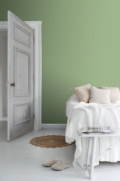 Nahaufnahme einer grauen Textiltapete mit Stoffstruktur.