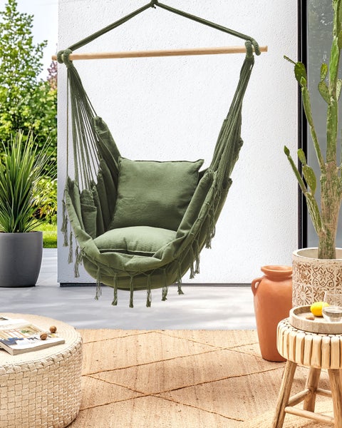 Hängesessel mit Kissen und Holzspreizstab