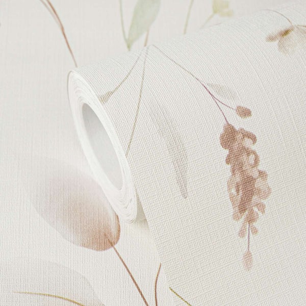 Tapetenrolle mit floralem Motiv in Aquarelloptik auf strukturierter Oberfläche