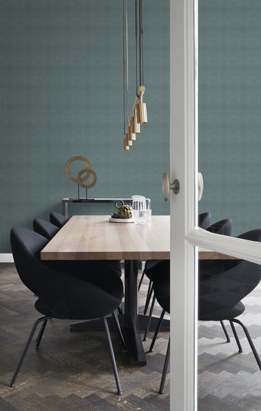 Esszimmer mit Esstisch, Stühlen und Pendelleuchte