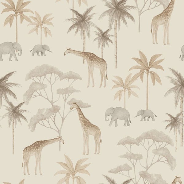 Raumansicht mit Tapete, die Giraffen, Elefanten und Palmen zeigt, sowie einer Tür, einem Regal und einem Stuhl